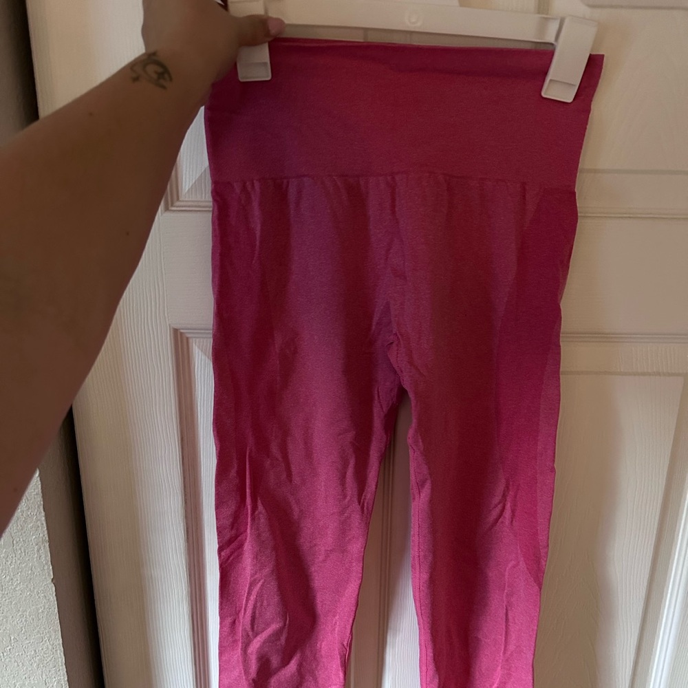 Medium pink contour leggings